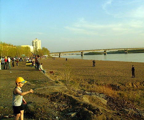 Милиция загорает стоя