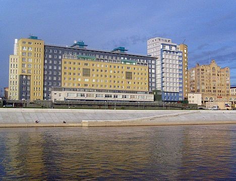 Дом на набережной