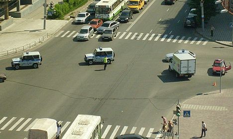 Виновники пробки едут
