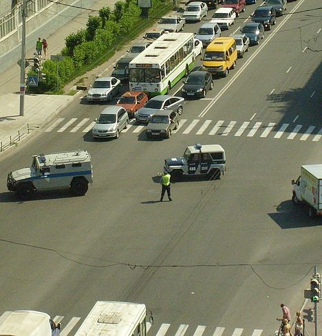 С виду похожи на милицию