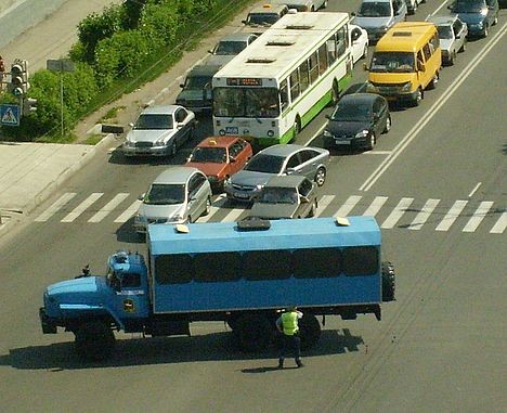 Суперворонок едет на службу