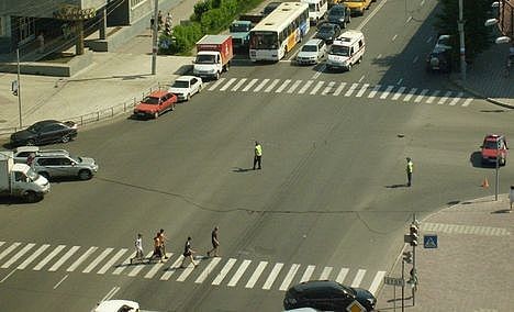 Водители в пробке замерли в ожидании