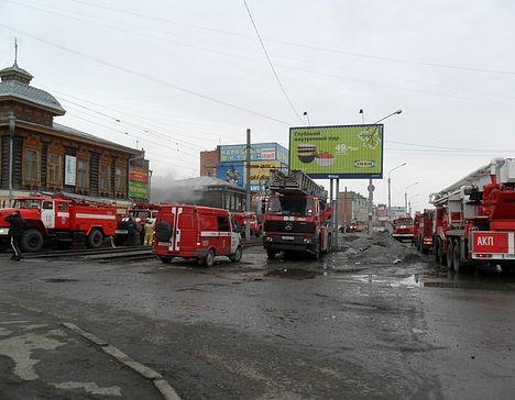 На пожар съехались машины