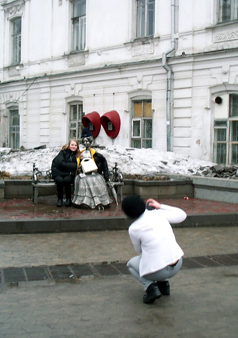 Я сфотографировал ту, что фотографировала ту, что...