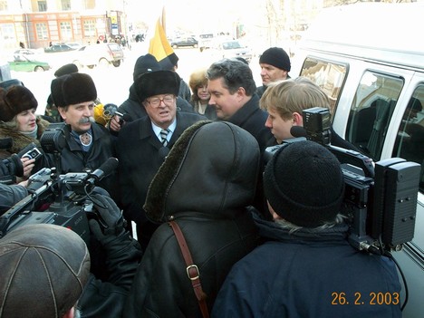 Короткий брифинг Ле Пена