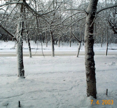 Апрельский снег