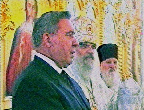 Амвон в трибуну превратил