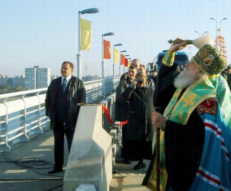 На святой водице замешивай!