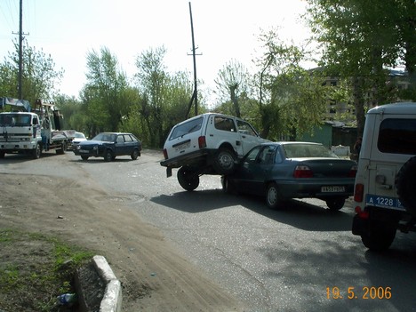 Круто он попал... под Ниву!