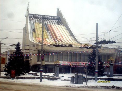 Музыкальный театр меняет крышу