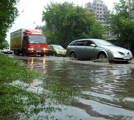 Ни бордюров, ни рельсов