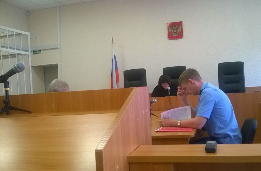 Процесс в Куйбышевском «суде» Омска по жалобе на возбуждение уголовного дела против правозащитника Виктора Корба