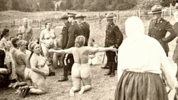 Голая акция протеста русских духоборов в Канаде в 1903 году
